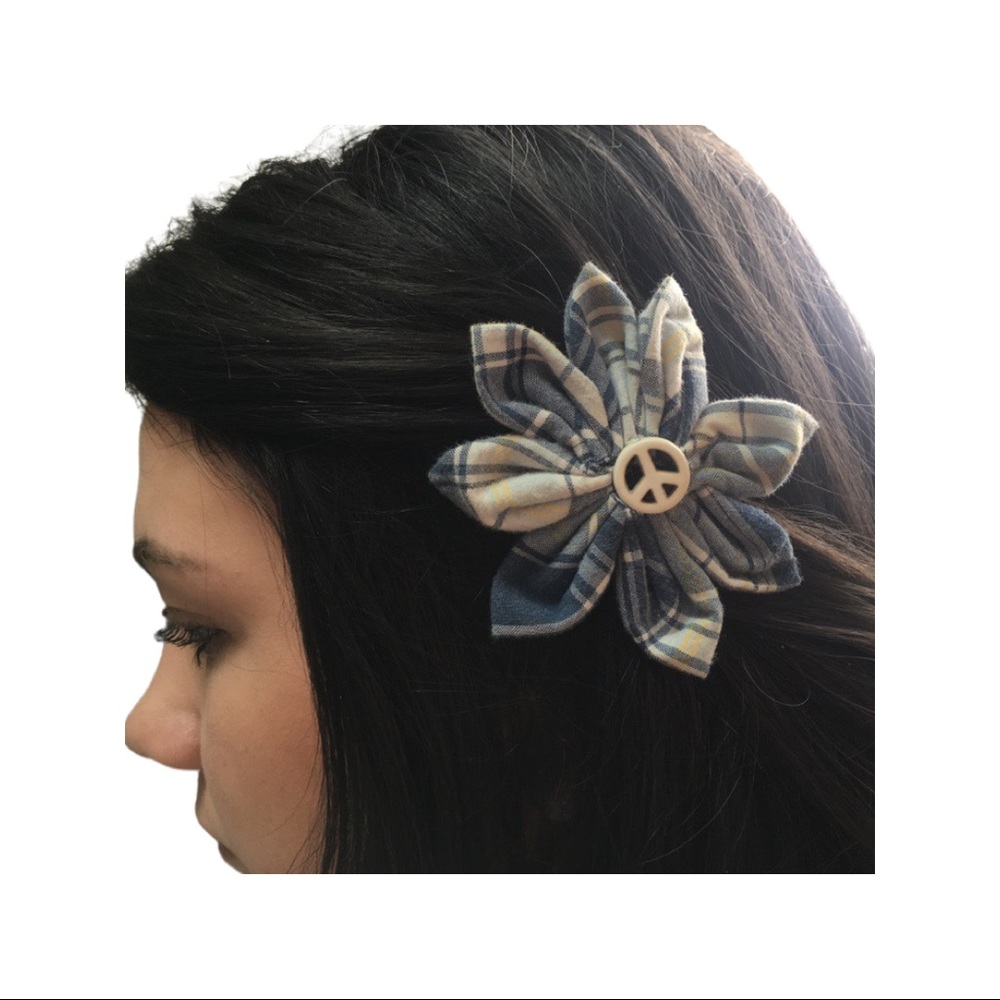 blue plaid peace flower clip